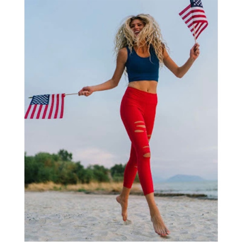 Zyia Women's Red Slash Luxe Hi-Rise 7/8 Legging size 8-10